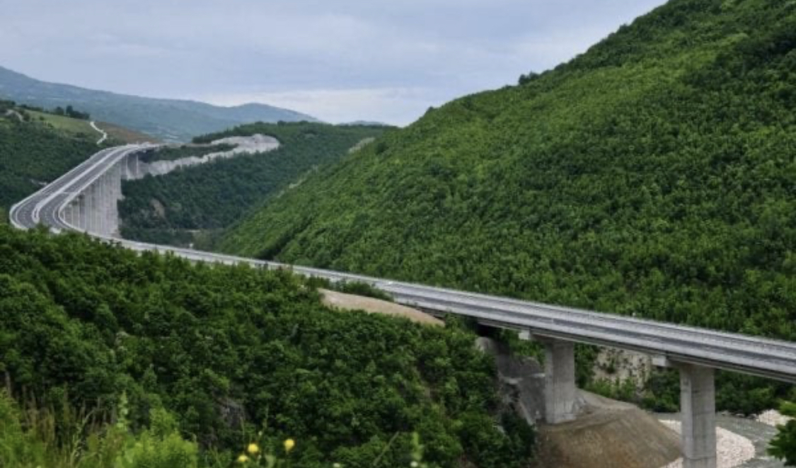 Mos ua mësyni këtyre rrugëve sot dhe nesër, do të jenë të bllokuara përkohësisht për qarkullim