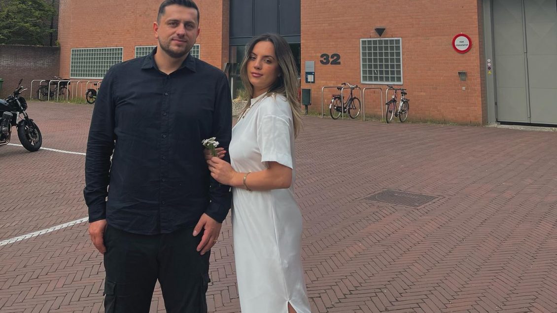 Martohet vajza e Jakup Krasniqit, shkon në Hagë për të marrë urimin nga babai i saj