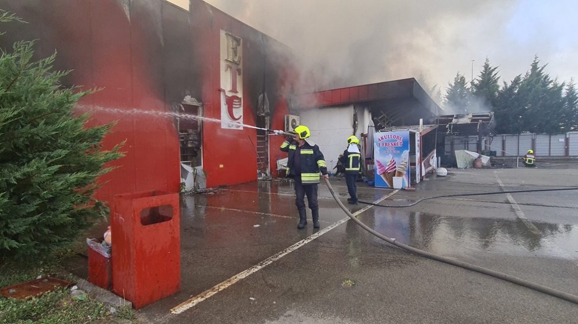 Një zjarrfikës kërkoi ndihmë mjekësore pas shuarjes së zjarrit në ETC