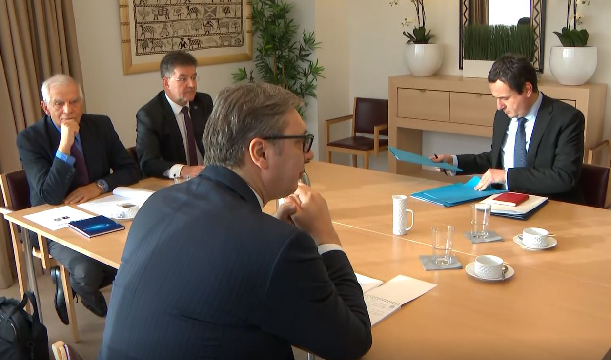 Lajçak: Takimi i parë s’ishte i lehtë, pastaj Kurti e Vuçiq u mësuan ta dëgjojnë njëri-tjetrin pa u ofenduar