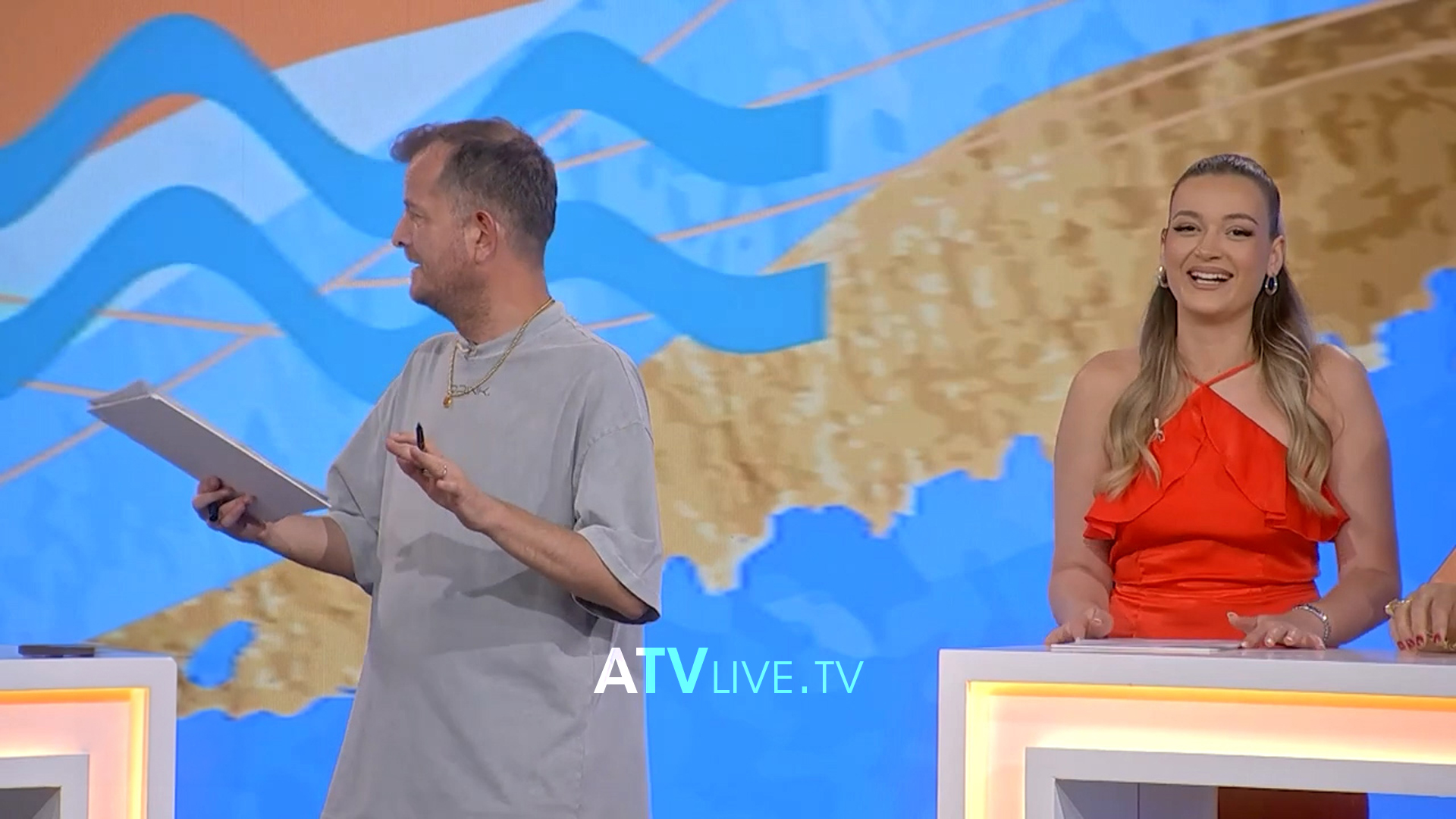 “Bereqat versum”, turqishtja e Robit shkakton të qeshura në studio