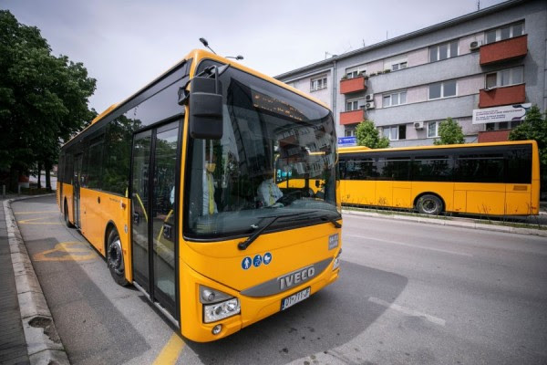 ​Biletat ditore, Rama: 10 mijë udhëtarë më shumë po përdorin autobusët e trafikut urban