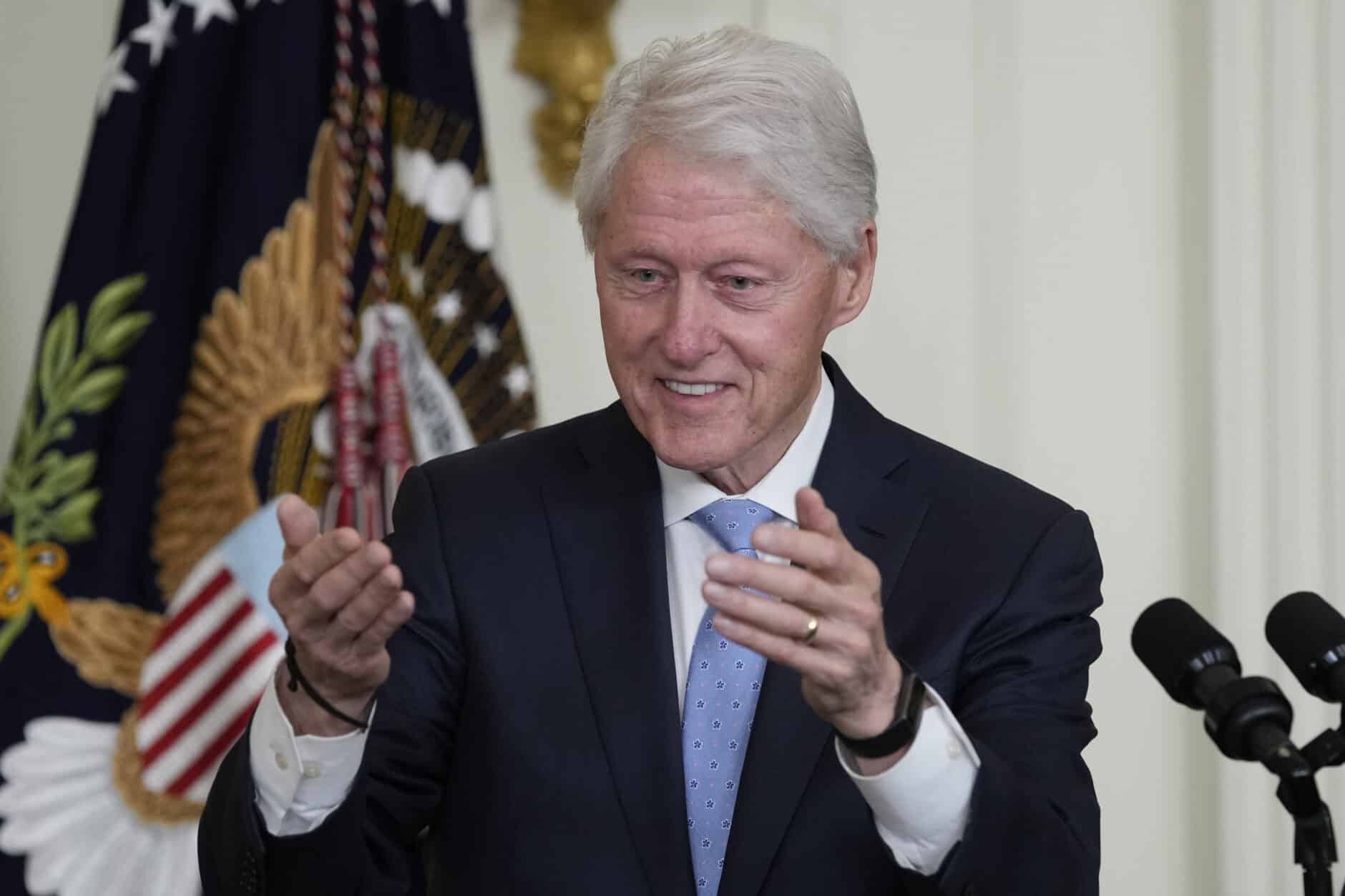 Clinton në Shqipëri, do të nderohet me “Yllin e Mirënjohjes për Arritjet Publike”