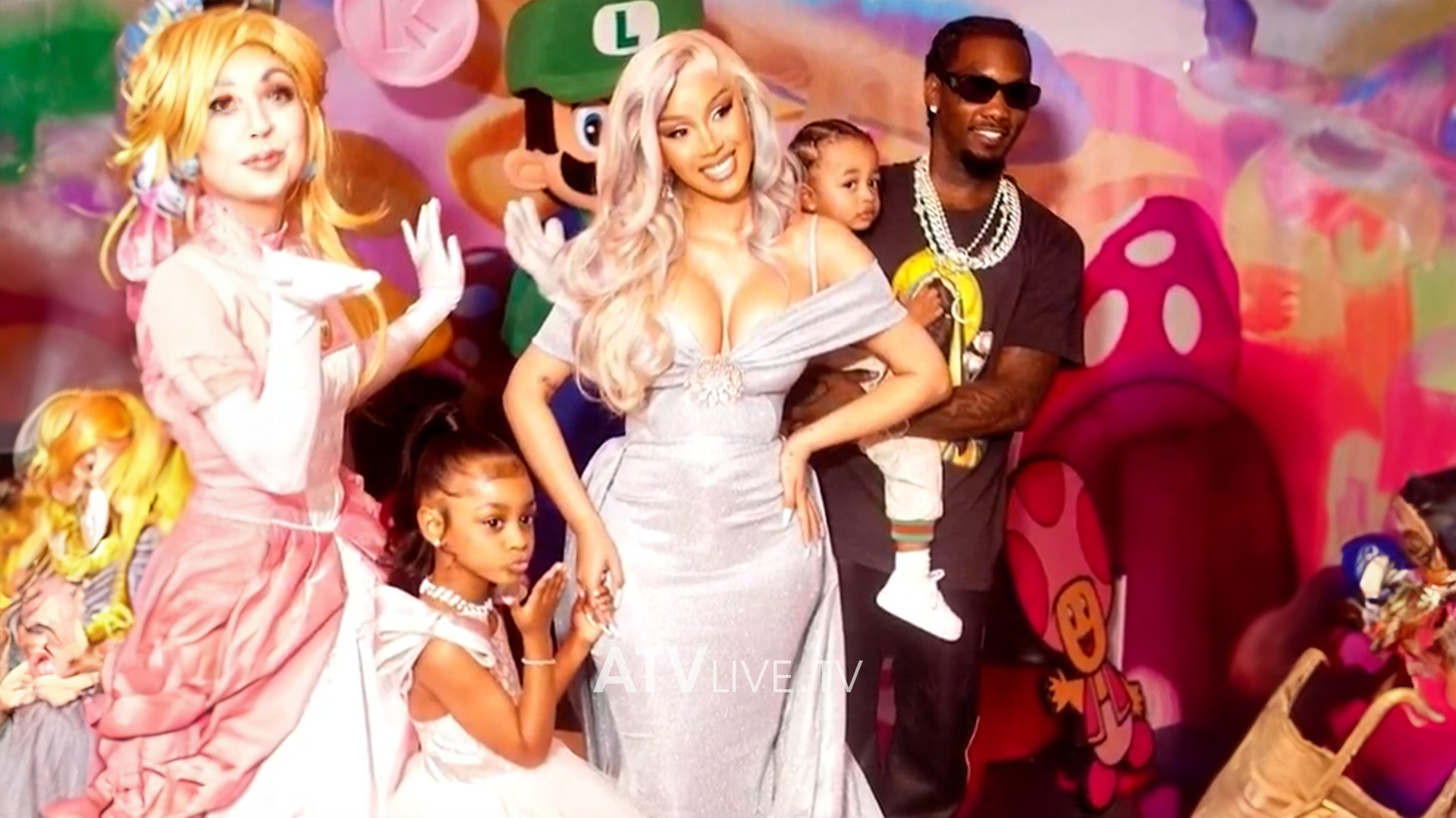 Cardi B shpenzoi 20,000 dollarë për dy fëmijët e saj