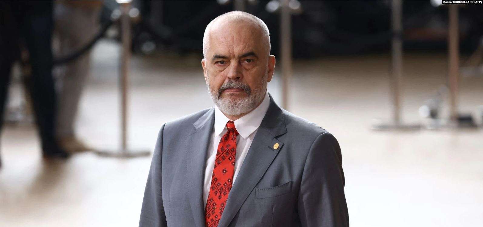 Edi Rama shkarkon të gjithë sekretarët e PS-së