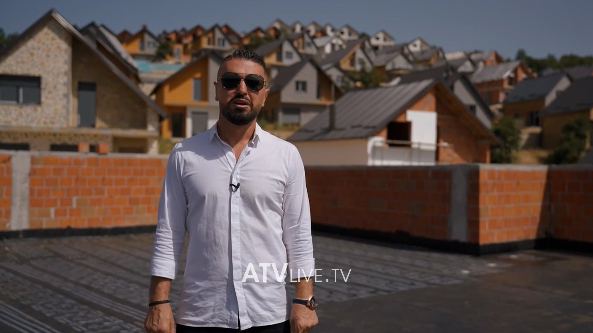 “Isha në depresion, fjeta këtu dy ditë, zemra me tha duhet ta bëj”, flet një nga pronarët e vilave në Makresh