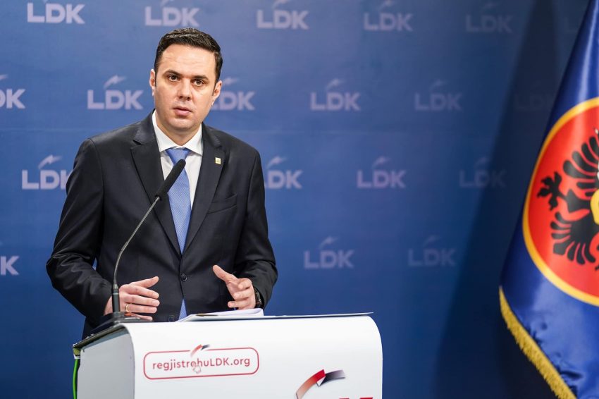 Abdixhiku: Kusari ka bërë vepër penale pasi ka biseduar me një terrorist si Radoiçiqi