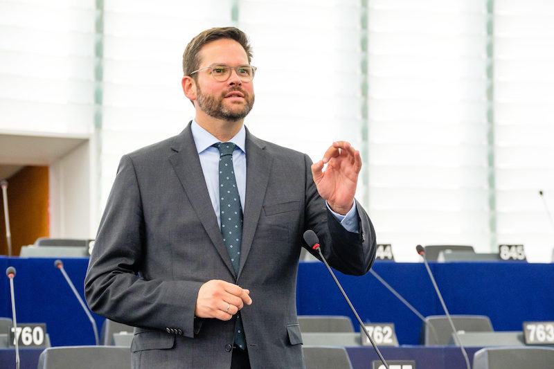 Koreografia skandaloze e tifozëve serbë, eurodeputeti austriak i shkruan Borrellit, Lajçakut e Varhelyit