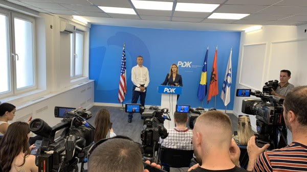 ​PDK: Qeveria kontrabandoi mbrëmë dy ligje me të cilat goditi veteranët dhe UÇK-në