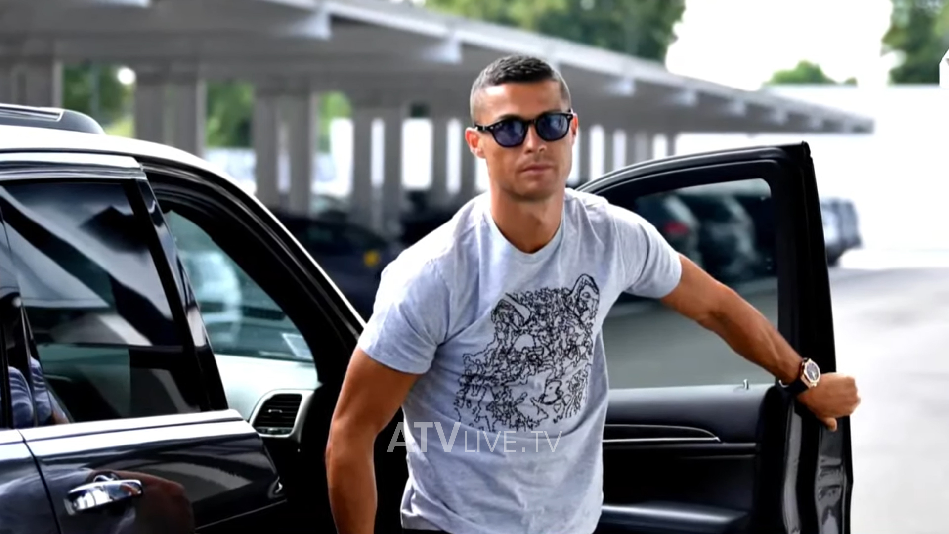 Cristiano Ronaldo, i pari në instagram dhe në revistën “Forbes”