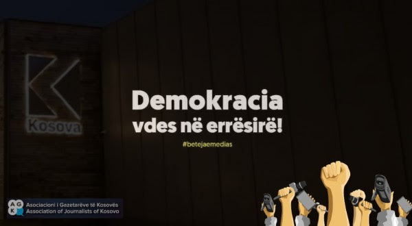 Sot protestohet në shenjë revolte për pezullimin e certifikatës të Klan Kosova nga MINT