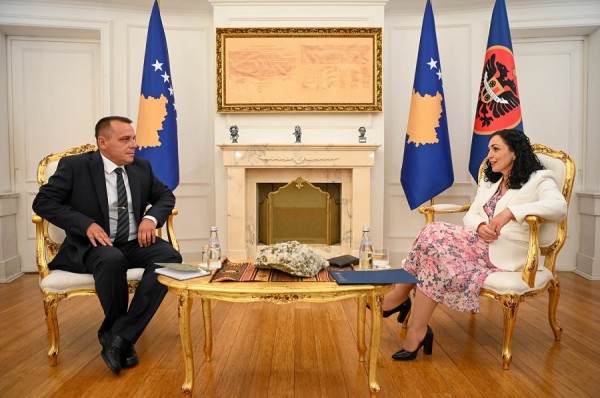 Presidentja Osmani e ministri Ejupi flasin për avancimin e FSK-së