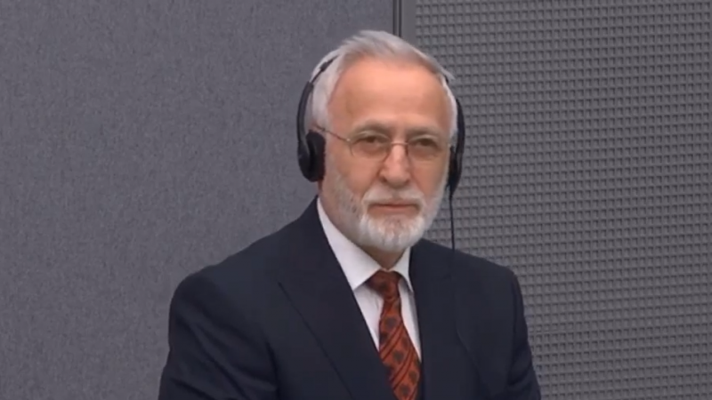 Bija e Jakup Krasniqit publikon një poezi të tij nga Haga: Burgu im qenka një vrimë