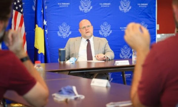 Hovenier: Kërkesat e SHBA-së ndaj Kosovës nuk janë presion
