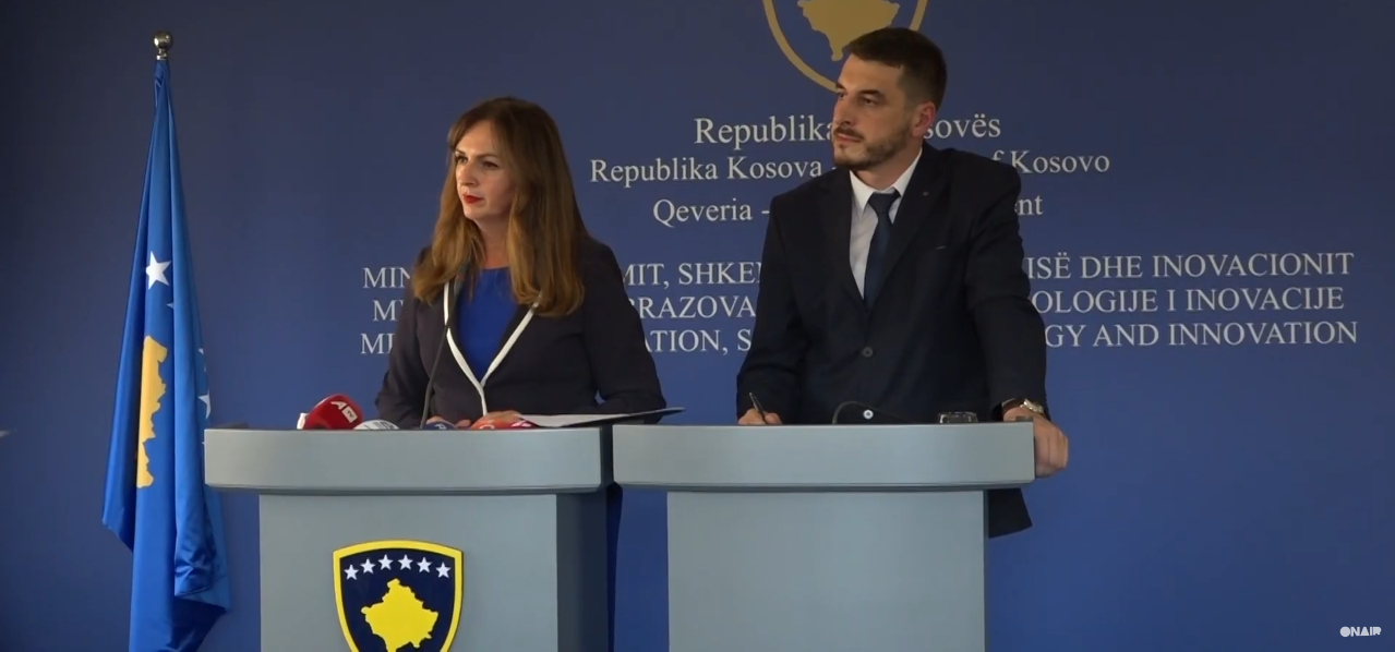 10 ditë para fillimit të mësimit, MASHT i ndërron mënyra e blerjes së librave