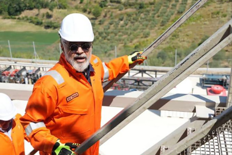 Rama pretendon se nafta e zbuluar në Shqipëri e ka cilësinë e naftës saudite