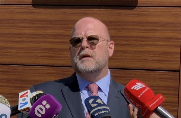 ​Hovenier ripërsëritë kërkesat për depërshkallëzimin e plotë të situatës në veri