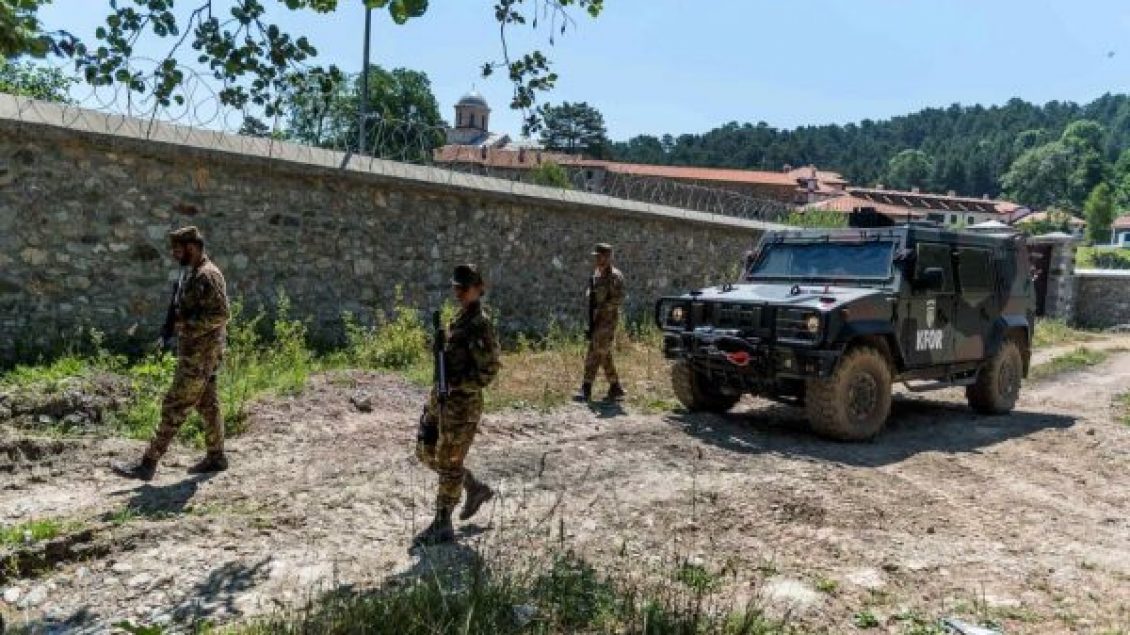 KFOR me ushtrime stërvitore, do të shtojë trupat në dy zona – përfshirë Manastirin e Deçanit