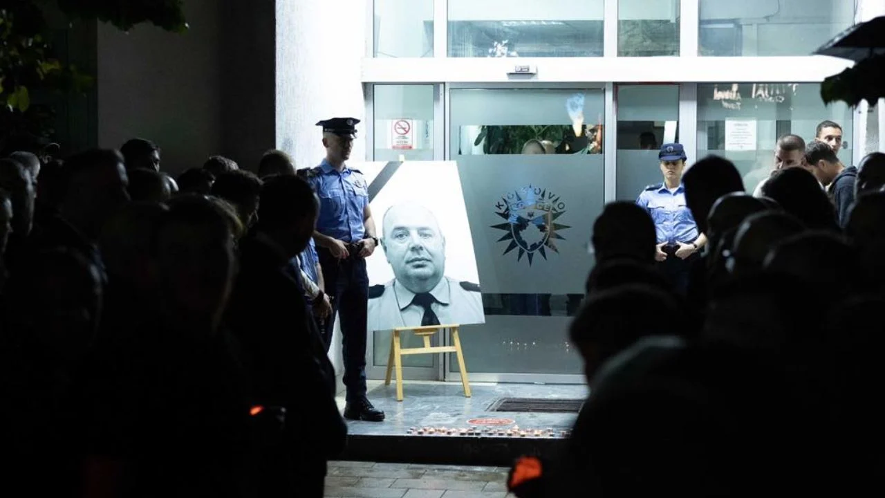 Gazetari Mema fton që sonte të ndizen qirinj në Tiranë në nderim të policit të vrarë Afrim Bunjakut