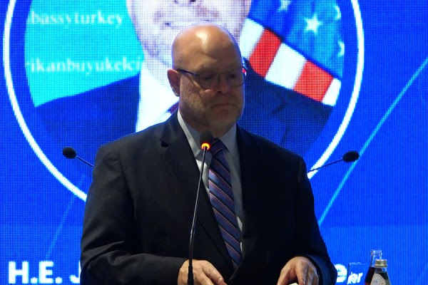 ​Hovenier: ShBA beson në Lajçakun dhe Borrellin si ndërmjetësues të dialogut