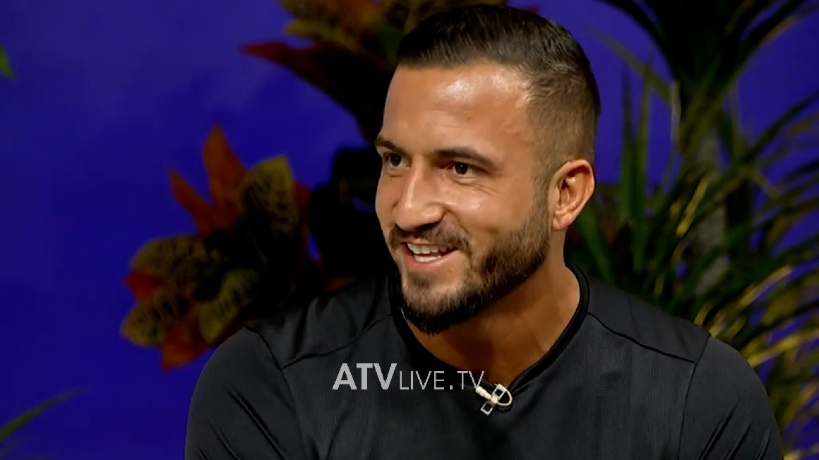 “Pa i mshu kresë djalit jem sen si bon”, historia qesharake kur gjyshja e këshilloi kampionin e botës në “Muay Thai”
