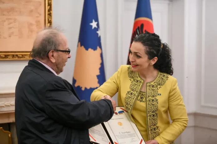 Presidentja Osmani nesër i dorëzon shkrimtarit Ismail Kadare dekretin e nënshtetësisë së Kosovës