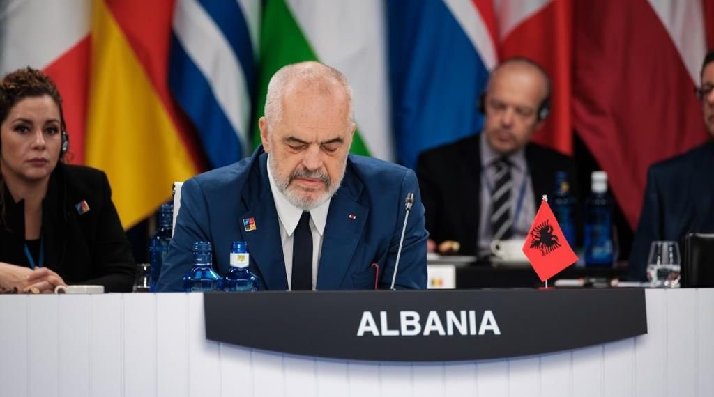 Insiston Edi Rama: NATO-ja ta rimarrë kontrollin e veriut të Kosovës