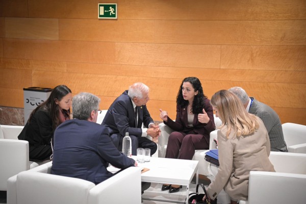 Osmani dhe Borrell diskutojnë për agresionin e Serbisë ndaj Kosovës
