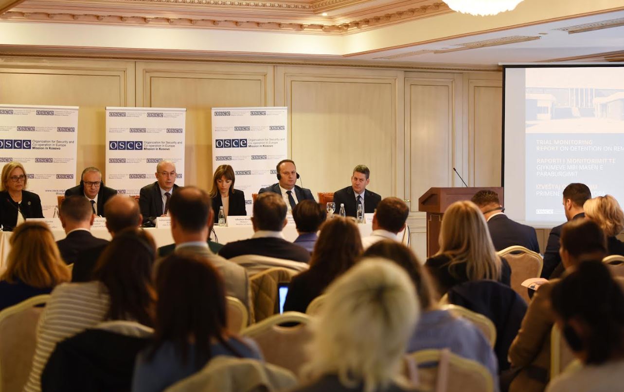 OSBE rekomandon: Gjykatat në Kosovë të vendosin paraburgimin vetëm si mjet të fundit