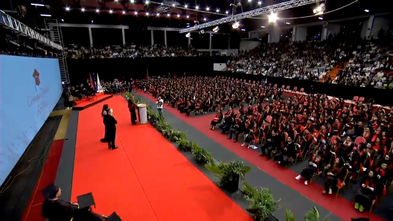 Diplomojnë mbi 700 studentë të Kolegjit AAB