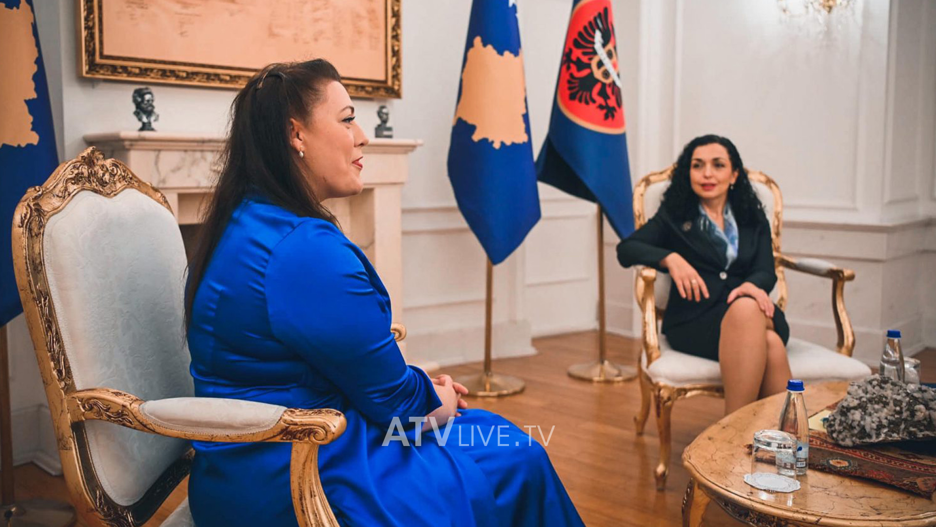 Deputetja Britanike Kearns pritet ne takim nga Osmani e Konjufca