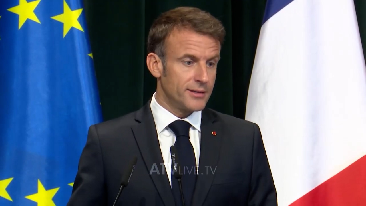Vërejtjet publike për “mos mbajtje të fjalës” që presidenti Macron i bëri ndaj Kosovës, s’janë risi