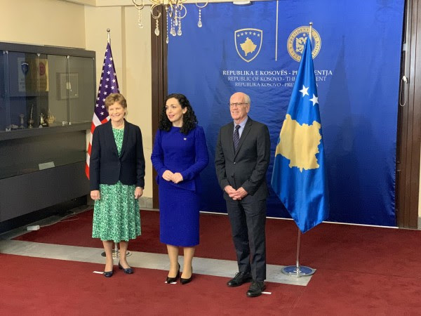 ​Osmani pret në takim dy senatorët amerikan