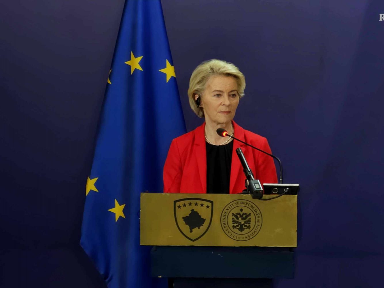 Von der Leyen dënon fuqishëm sulmin terrorist në veri: Kosova ta pranojë Asociacionin e mbetur pezull