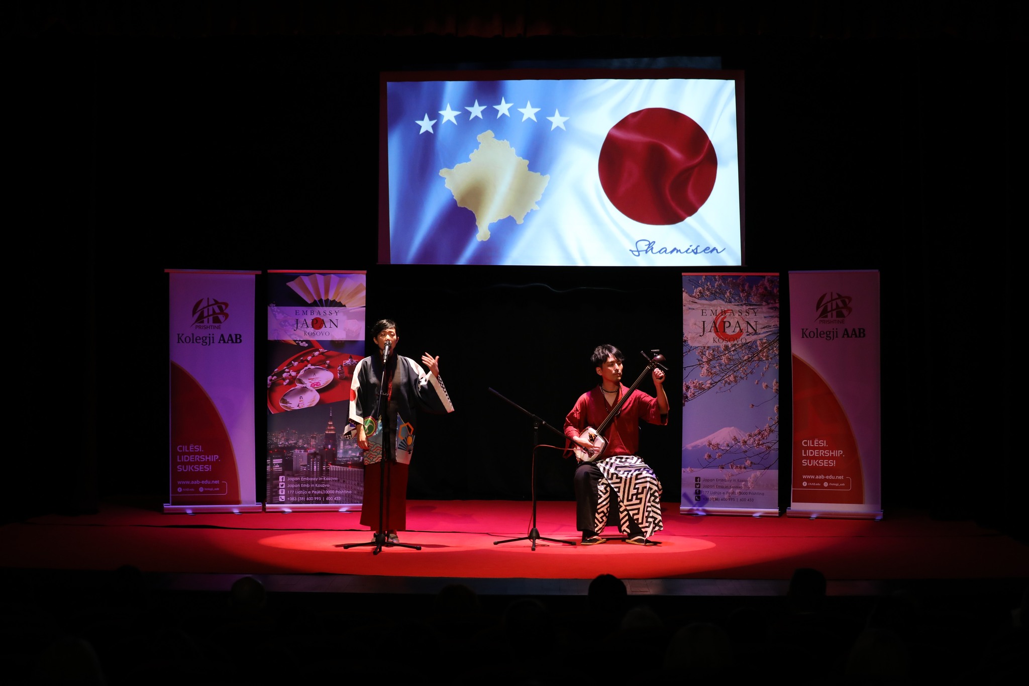 Me performancë brilante nga artistët japonezë u mbajt “Shamisen Concert” në Teatrin AAB “Faruk Begolli”