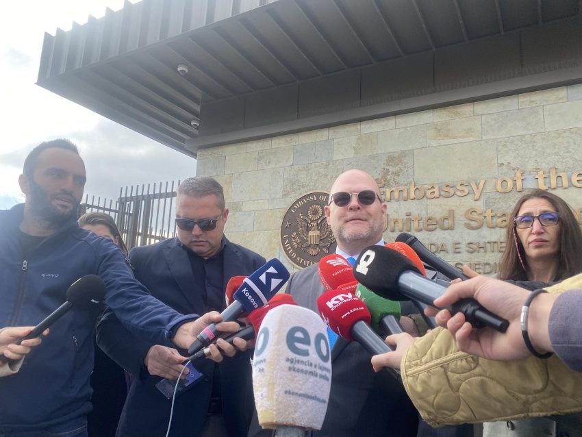 Ambasadori amerikan: Asociacioni s’do të ketë kompetenca ekzekutive, në përputhje me Kushtetutën