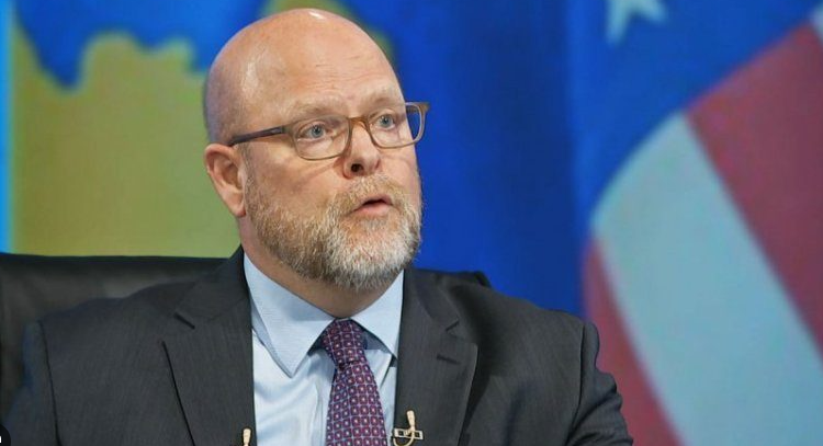 Hovenier e përsërit: Qeveria e Kosovës ta shtyjë zbatimin e rregullores së Bankës Qendrore
