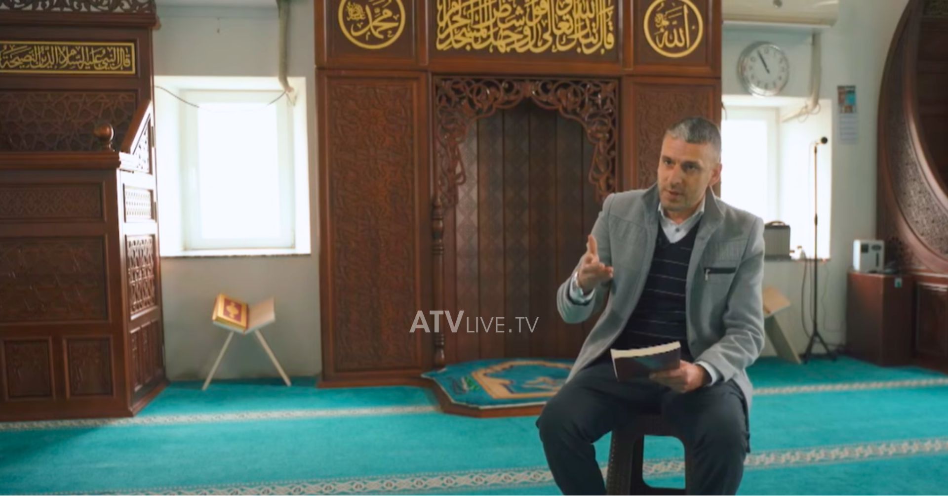 “Shkollë lart, xhami poshtë” – Imami i fshatit Lubizhdë ka një falënderim të veçantë për mësuesin katolik të asaj kohe