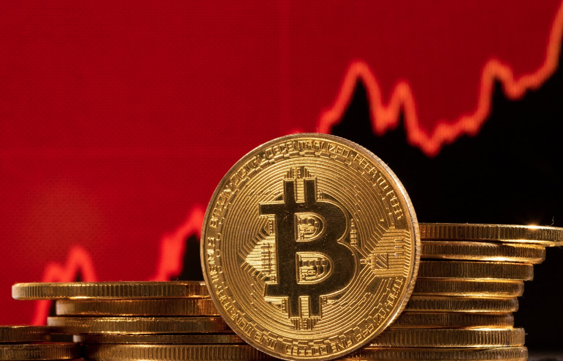 Rënia e kriptomonedhave: mbi 20 mijë “milionerë” të Bitcoin zhduken pas uljes së çmimit