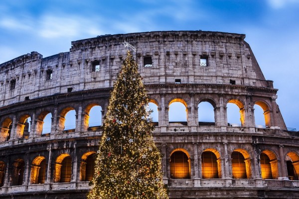 ​Dhuratat e Krishtlindjes, italianët do të shpenzojnë 186 euro për person