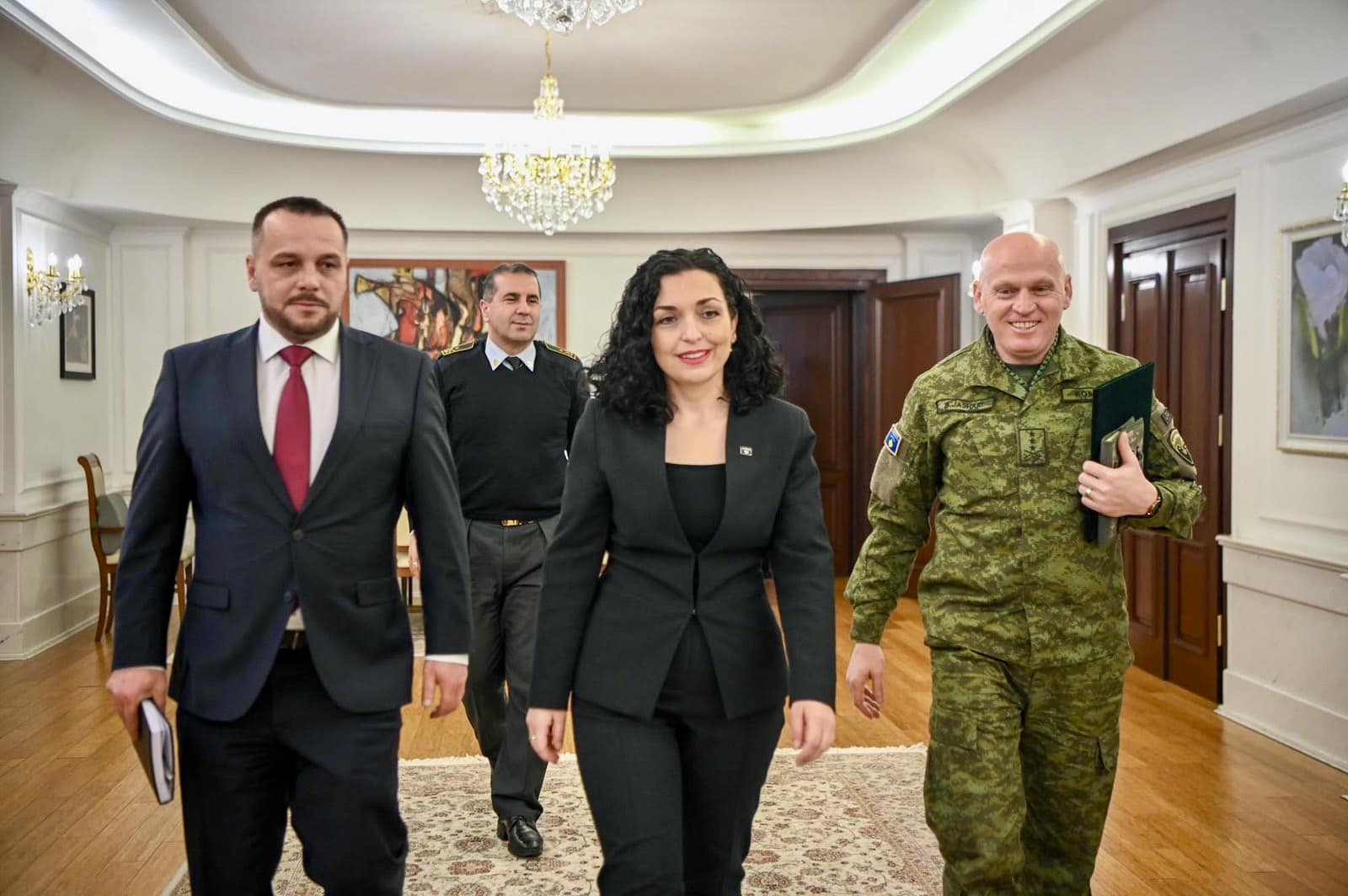 Osmani pret në zyre Maqedoncin dhe Jasharin: Ushtria e Kosovës po fuqizohet dita-ditës