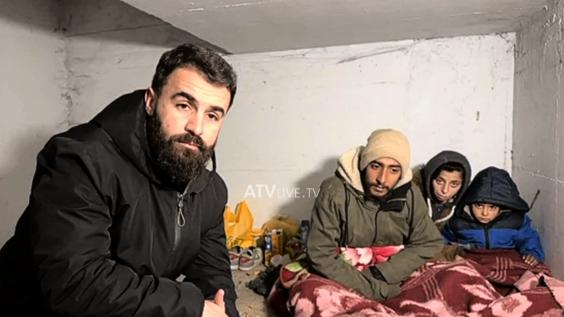 “U mërdhinëm qe një muaj”- Gazetari takon familjen tre anëtarëshe që jeton në garazhin e një objekti banesor në Prishtinë