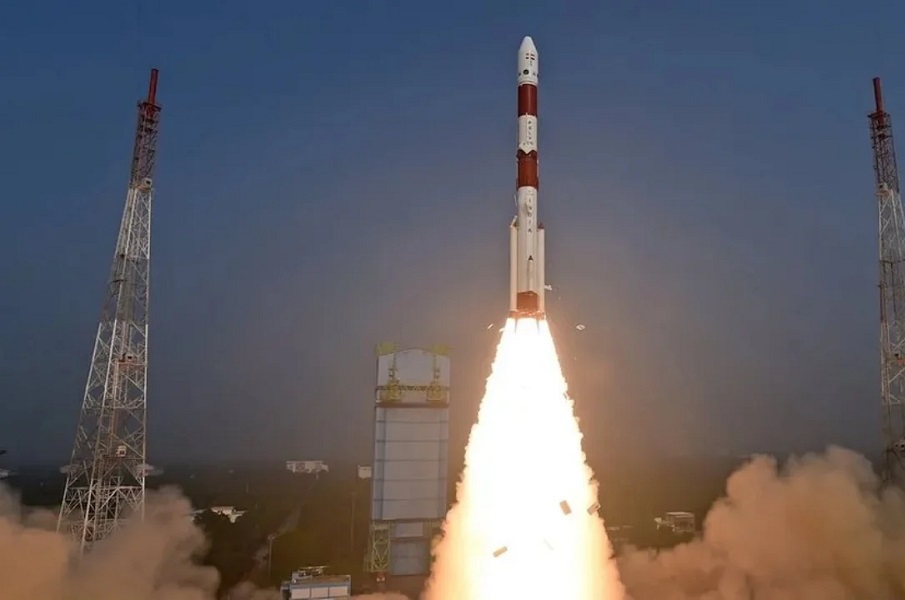 India nis misionin hapësinor për të studiuar vrimat e zeza