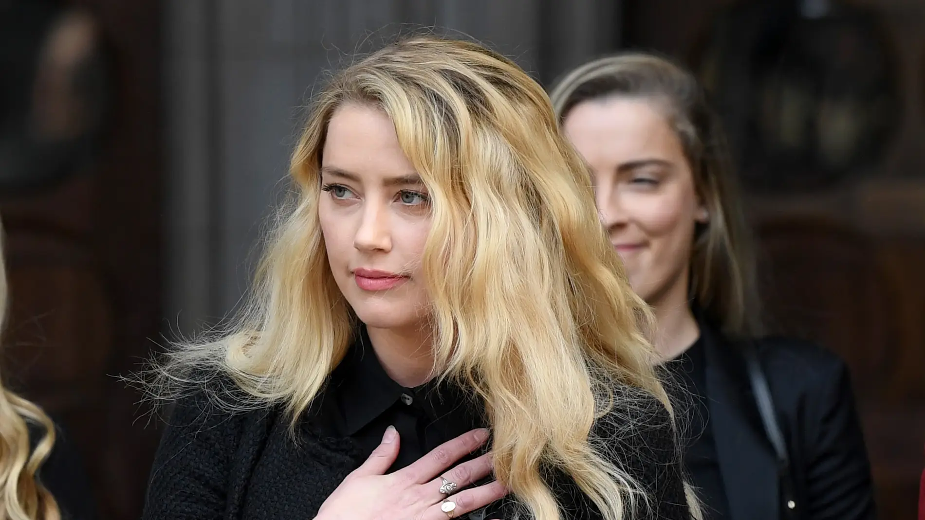 Rikthehet në instagram Amber Heard me një falënderim për fansat