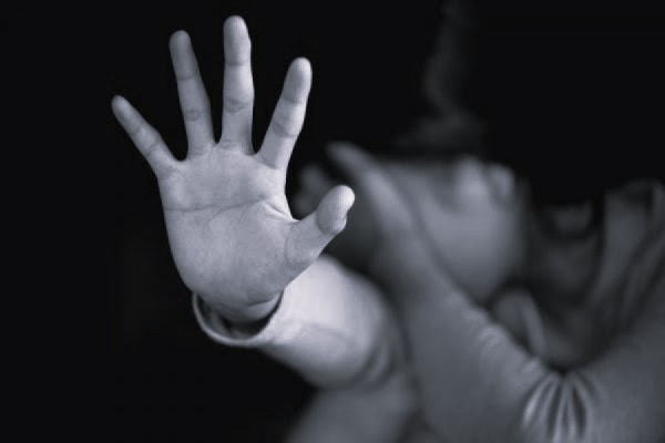 Nën kërcënimin e armës e rrahu dhe e abuzoi seksualisht ish-bashkëshorten e tij, arrestohet i dyshuari në Vushtrri