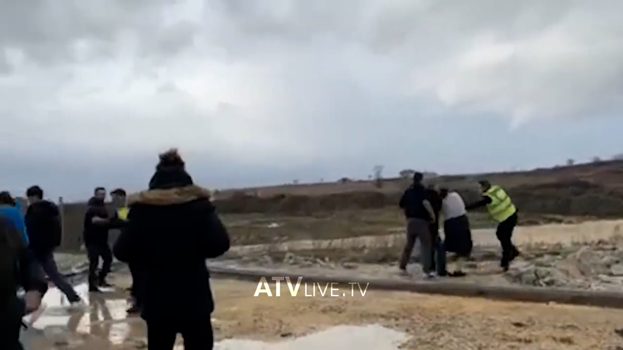 Detaje nga përleshja mes policëve dhe udhëtarëve në Merdarë