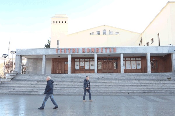 ​Teatri me hapësirë të kufizuar dhe pak aktorë, nuk i mungojnë shikuesit