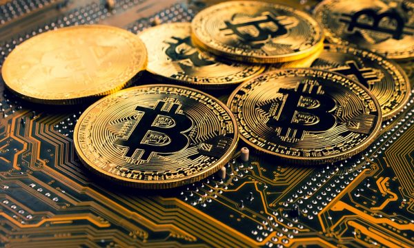 Për herë të parë që nga viti 2021, Bitcoin tejkalon 60.000 dollarë