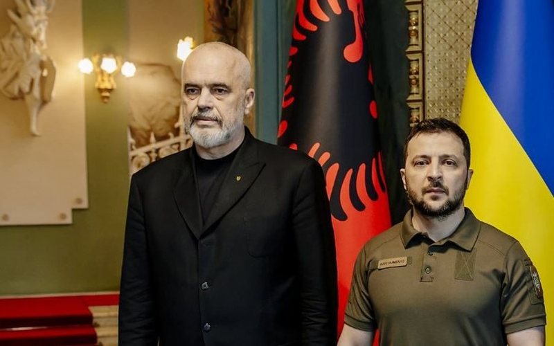 Zelensky sot në Tiranë
