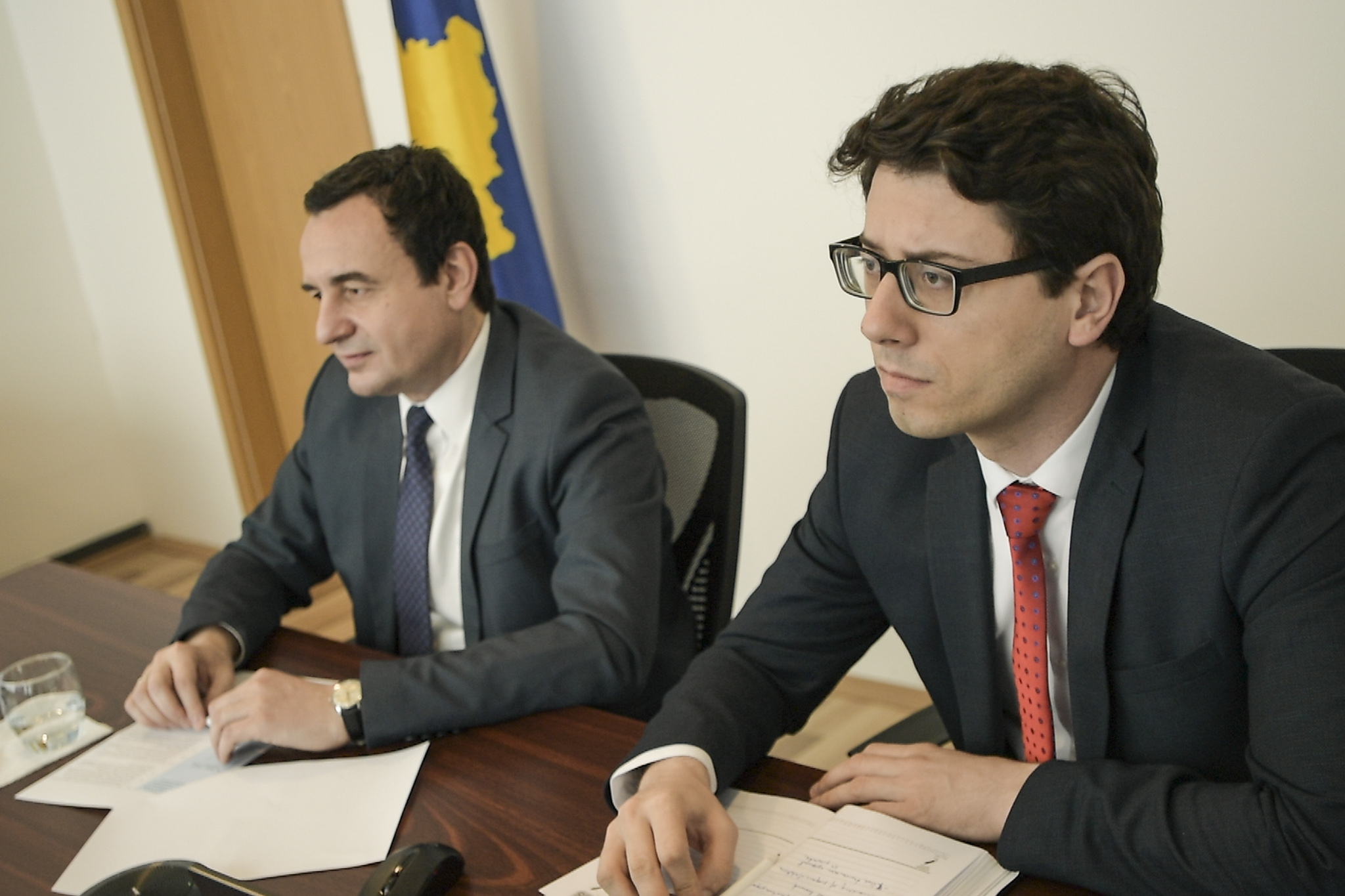 Kurti dhe Murati udhëtojnë drejt Londrës, marrin pjesë në Samitin e Ballkanit Perëndimor
